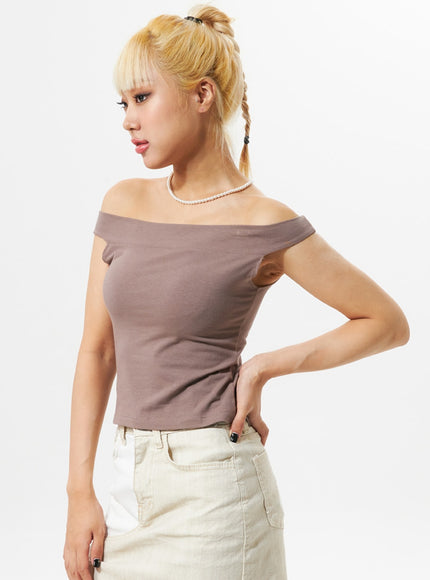 off-shoulder-sleeveless-top-ig302