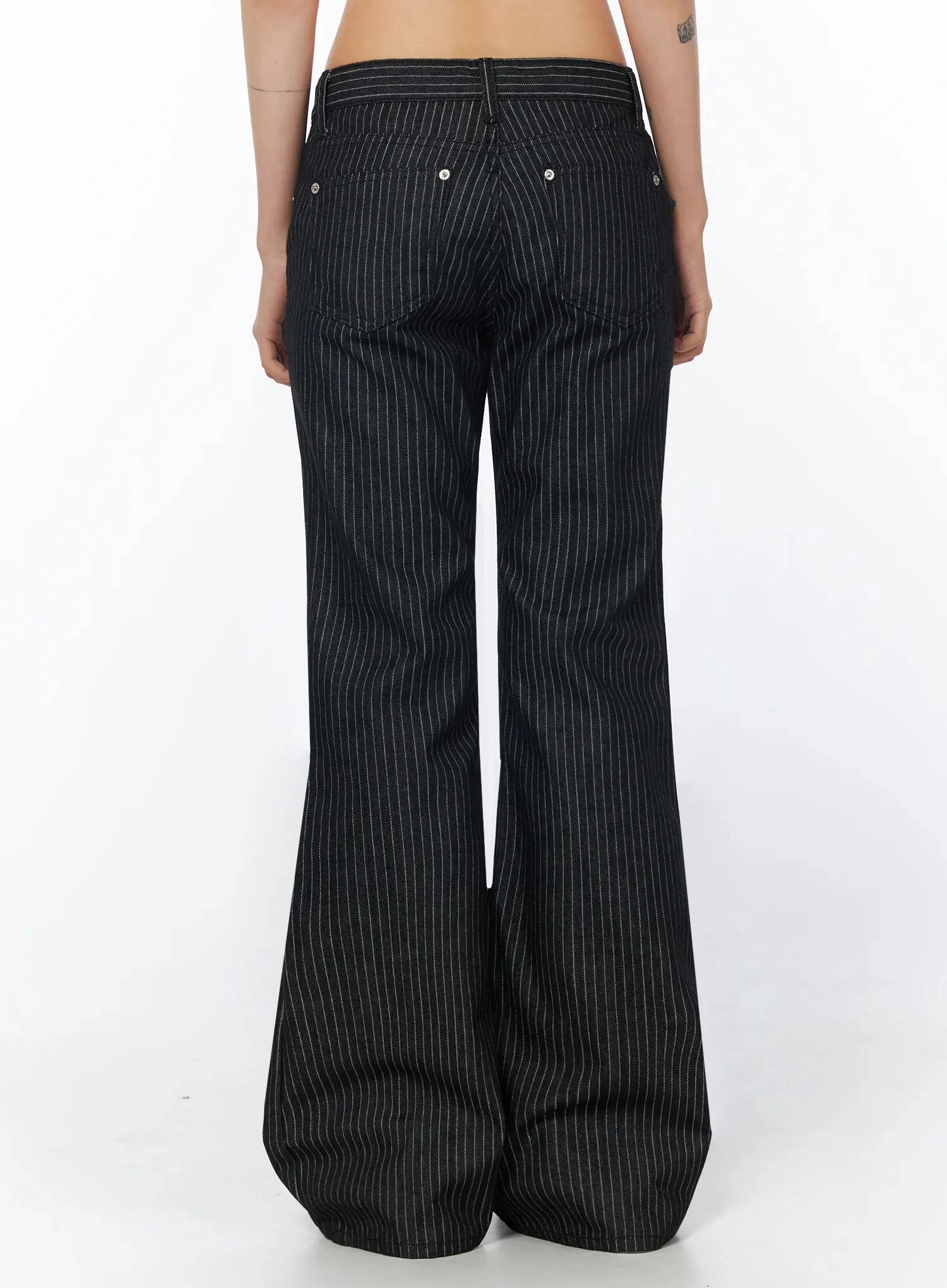 mid-rise-flared-pinstripe-pants-iu508