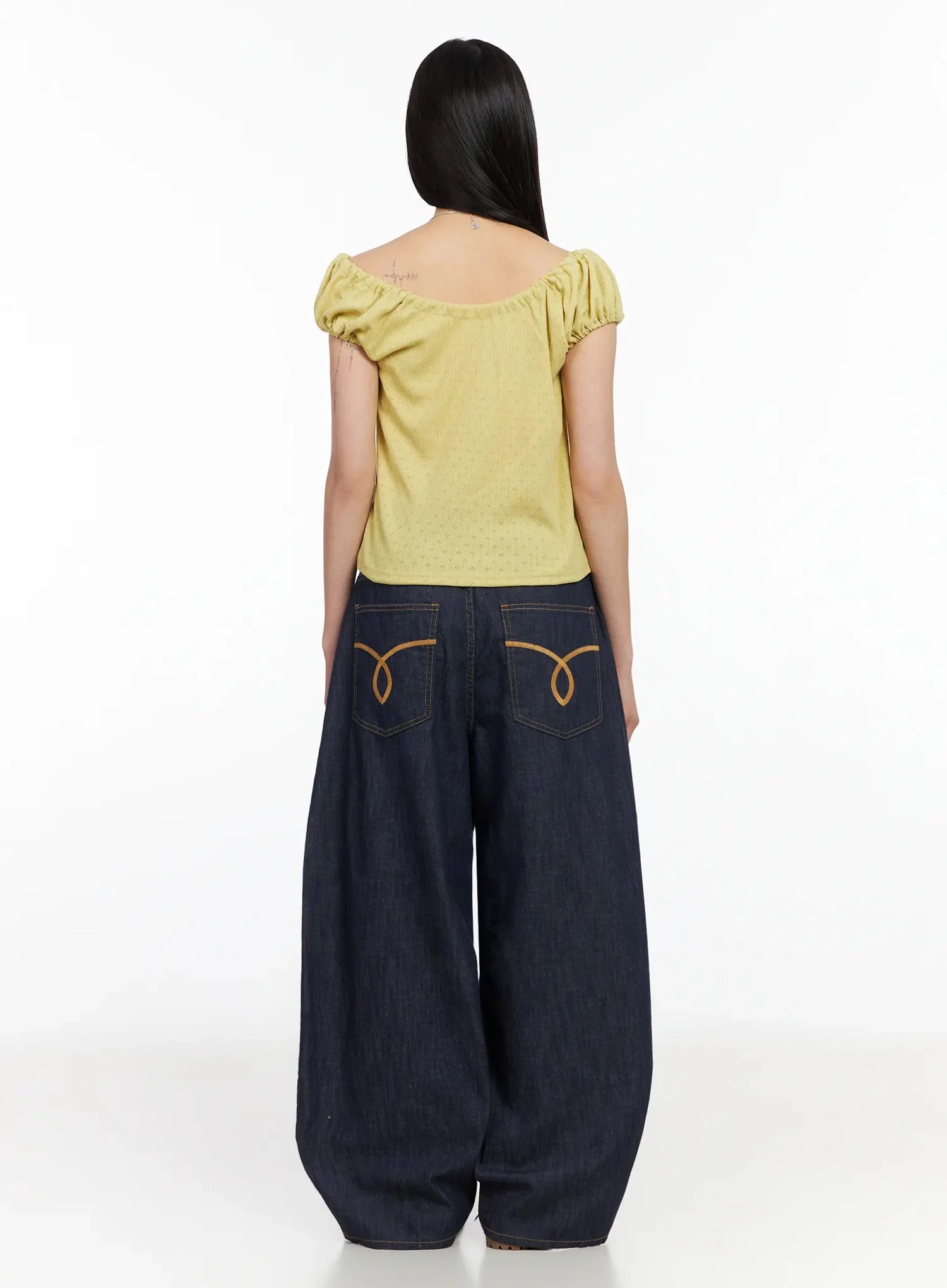 eyelet-ruched-off-shoulder-top-ia523