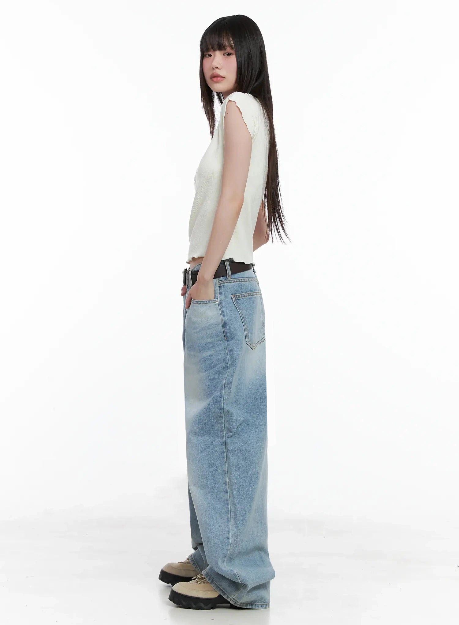 Dain Washed Wide-Leg Jeans IL531 in light blue, side full-length view on model facing away slightly, rear pocket and wide silhouette visible, paired with white crop tee and belt.