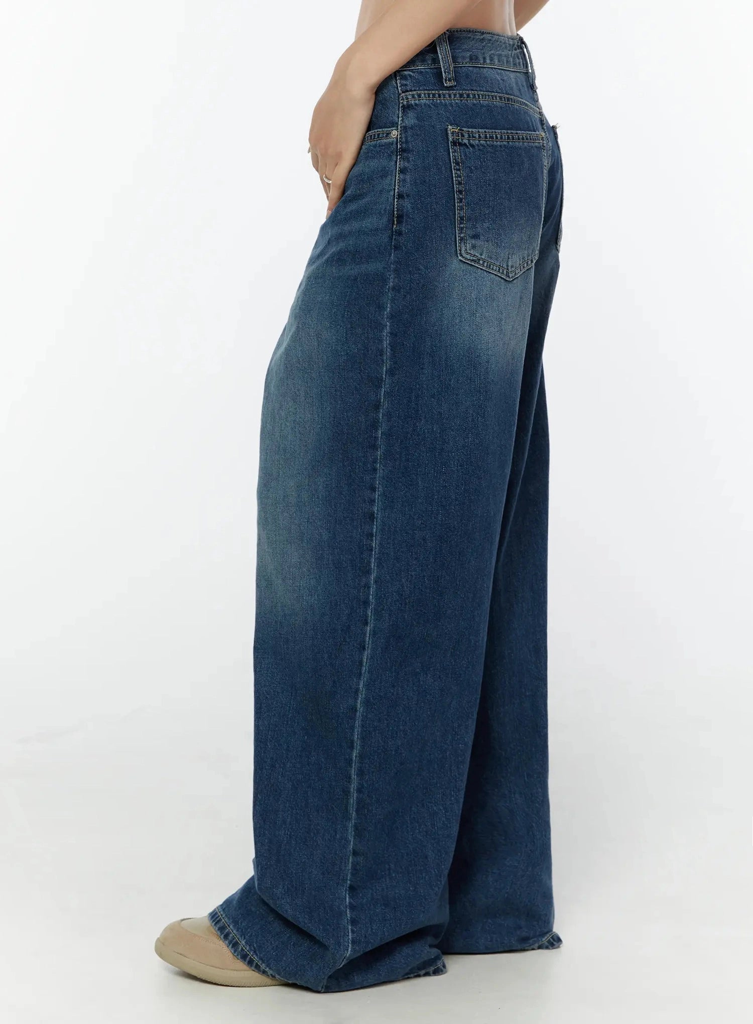 amos-wide-leg-washed-jeans-iu522