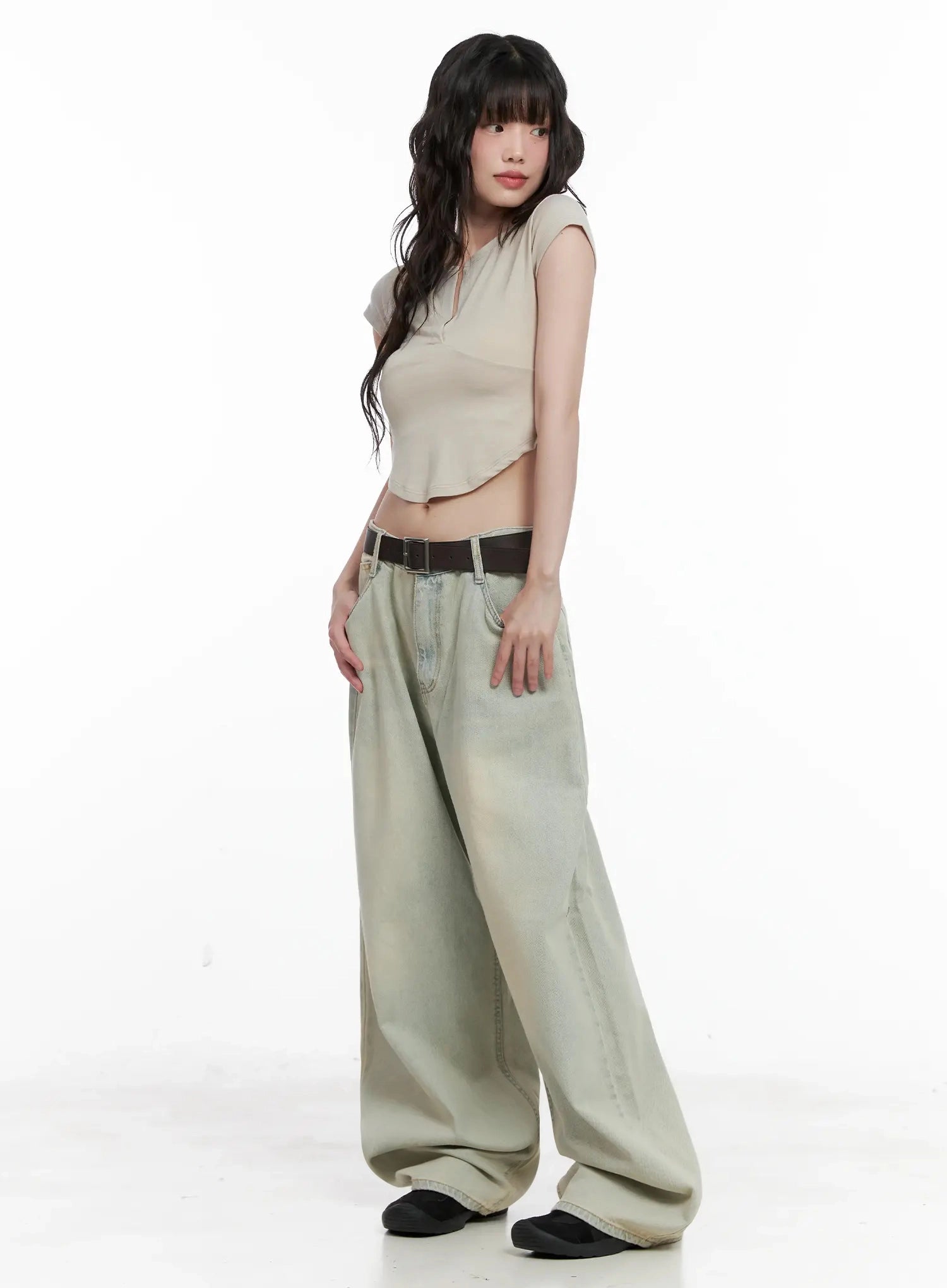 Xiaoting Vintage Style Wide-Leg Denim IL531 in light blue, three-quarter side shot on model, voluminous wide-leg silhouette with sun-faded wash, styled with beige crop top and belt.