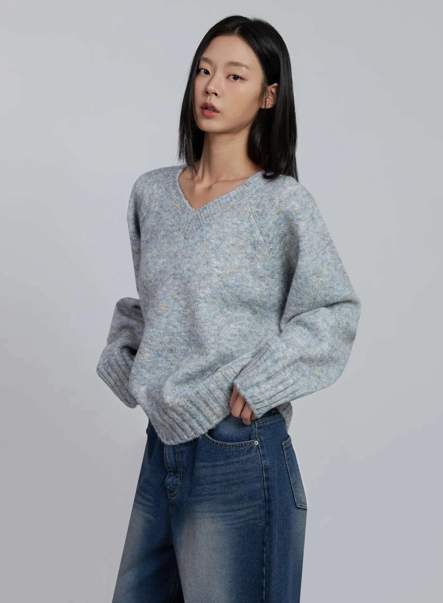 casual-loose-fit-v-neck-sweater-im520