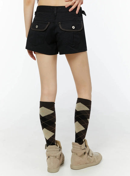 black-cargo-pocket-shorts-iu518