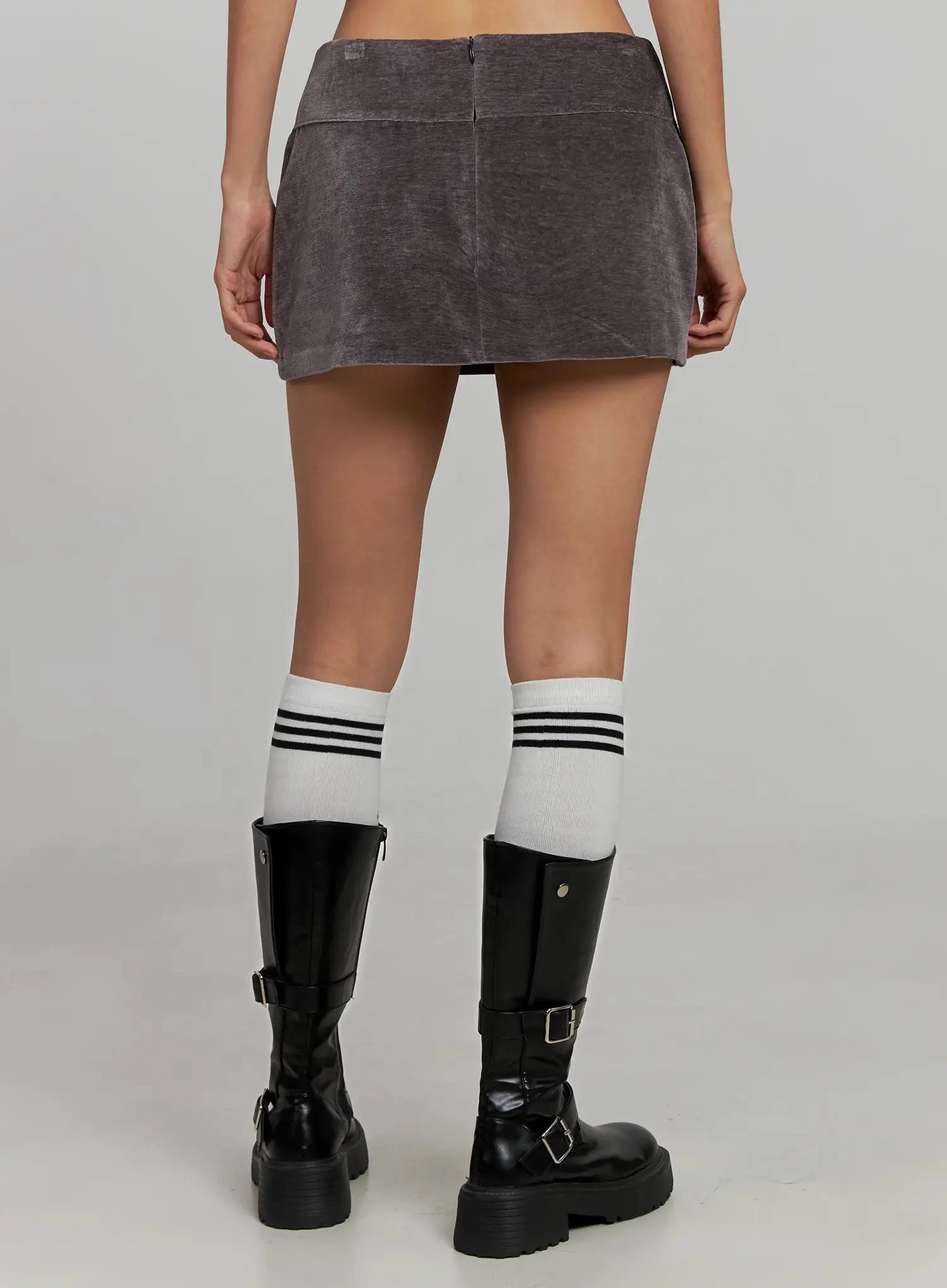 velvet-low-rise-mini-skirt-ij502