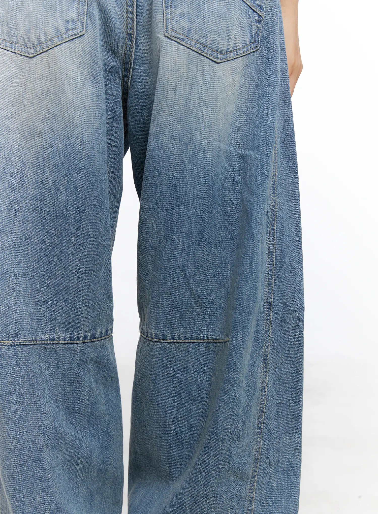 Dakota Relaxed Fit Vintage Wash Jeans CS511 in blue, macro close-up of upper thigh to knee, showing back pocket stitching, vintage fade gradient, and curved knee-panel seam on cotton denim.