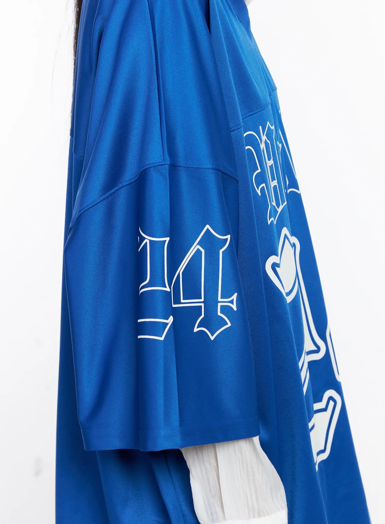 oversized-v-neck-graphic-tee-cl529