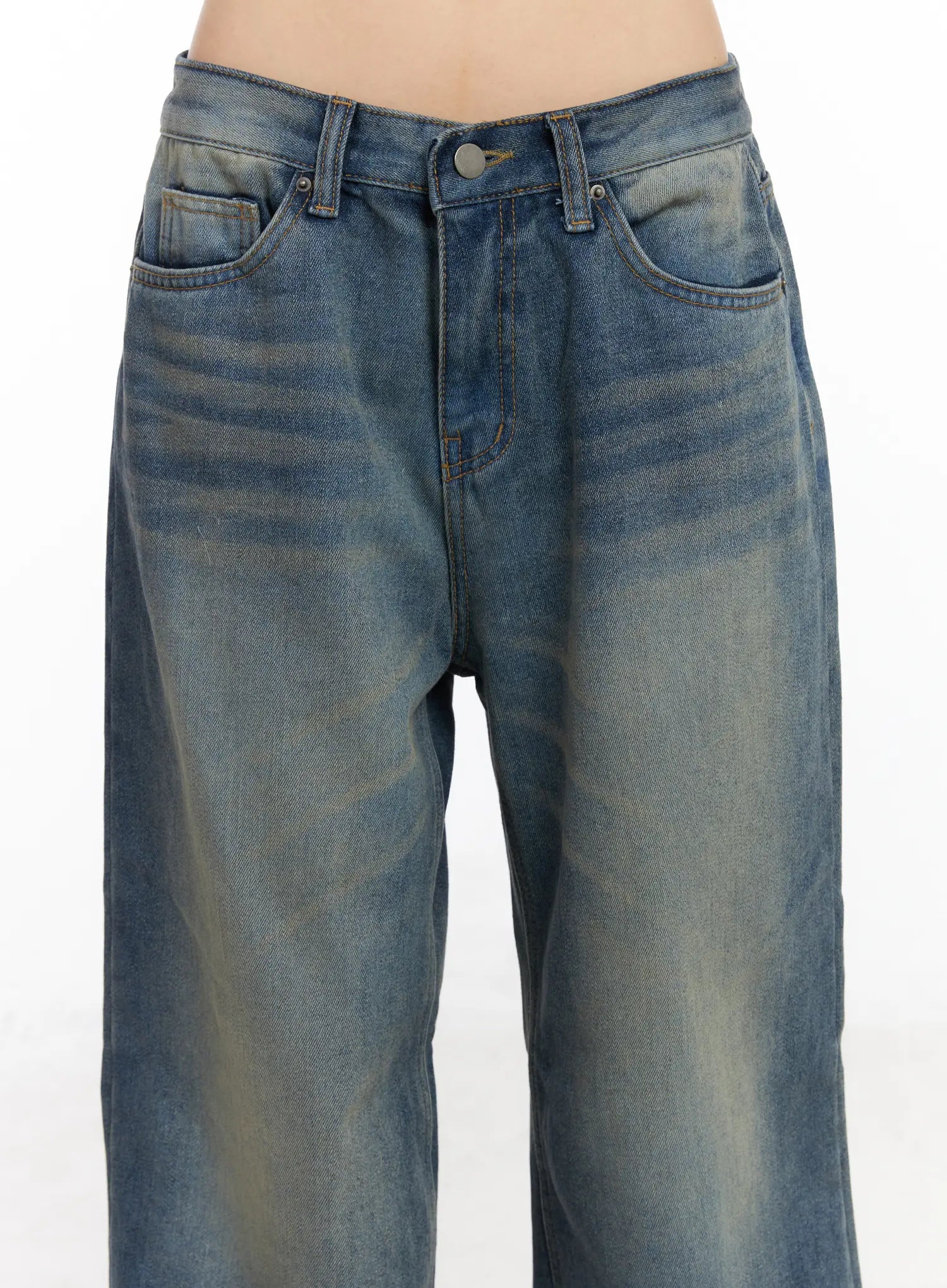 Miriam Wide Leg Jeans CD519 in blue, waist-level close-up on model, highlighting button fly, five-pocket construction and sun-faded washed texture across the thighs.