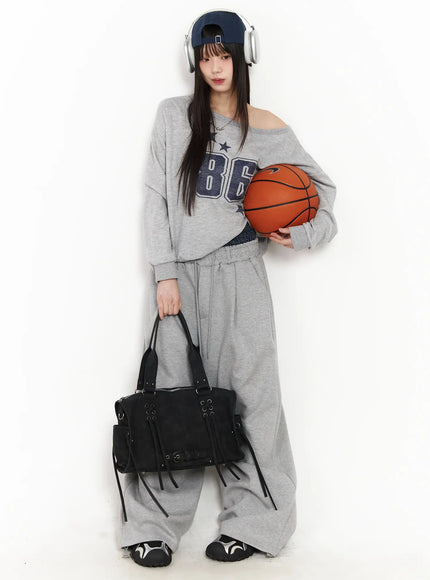 86 Sporty Off-Shoulder Sweatshirt IM530 - Casual style | LEWKIN 86 Sporty Off-Shoulder Sweatshirt IM530 - Casual style | LEWKIN