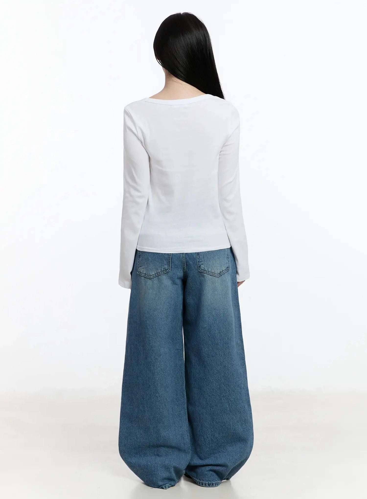 classic-round-neck-long-sleeve-top-im519