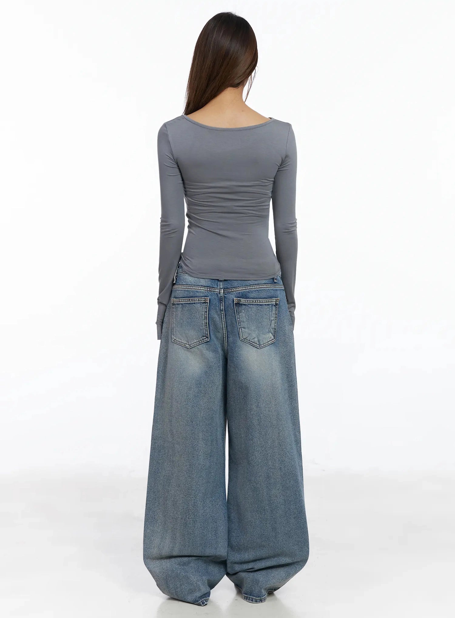 v-neck-shirred-long-sleeve-top-ia527
