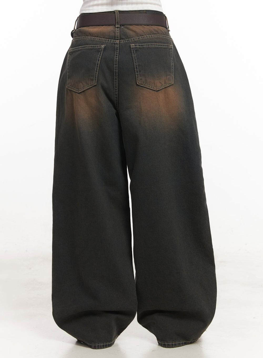 Bethany Vintage Washed Baggy Jeans IA524 in dark brown washed denim, back close-up on model from waist down, showing dual back patch pockets, contrast stitching, brown-to-dark fade, and voluminous wide leg.