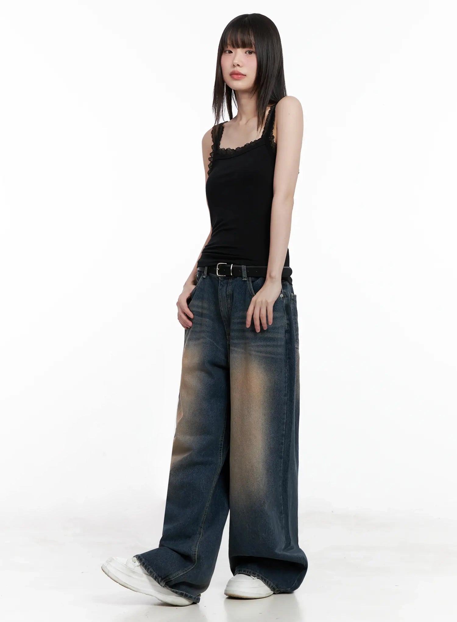 Solji Acid Washed Wide-Leg Jeans IL531 in dark blue, full-body side shot on model, arms relaxed, paired with black cami and belt, long pooling hem and wide silhouette shown.