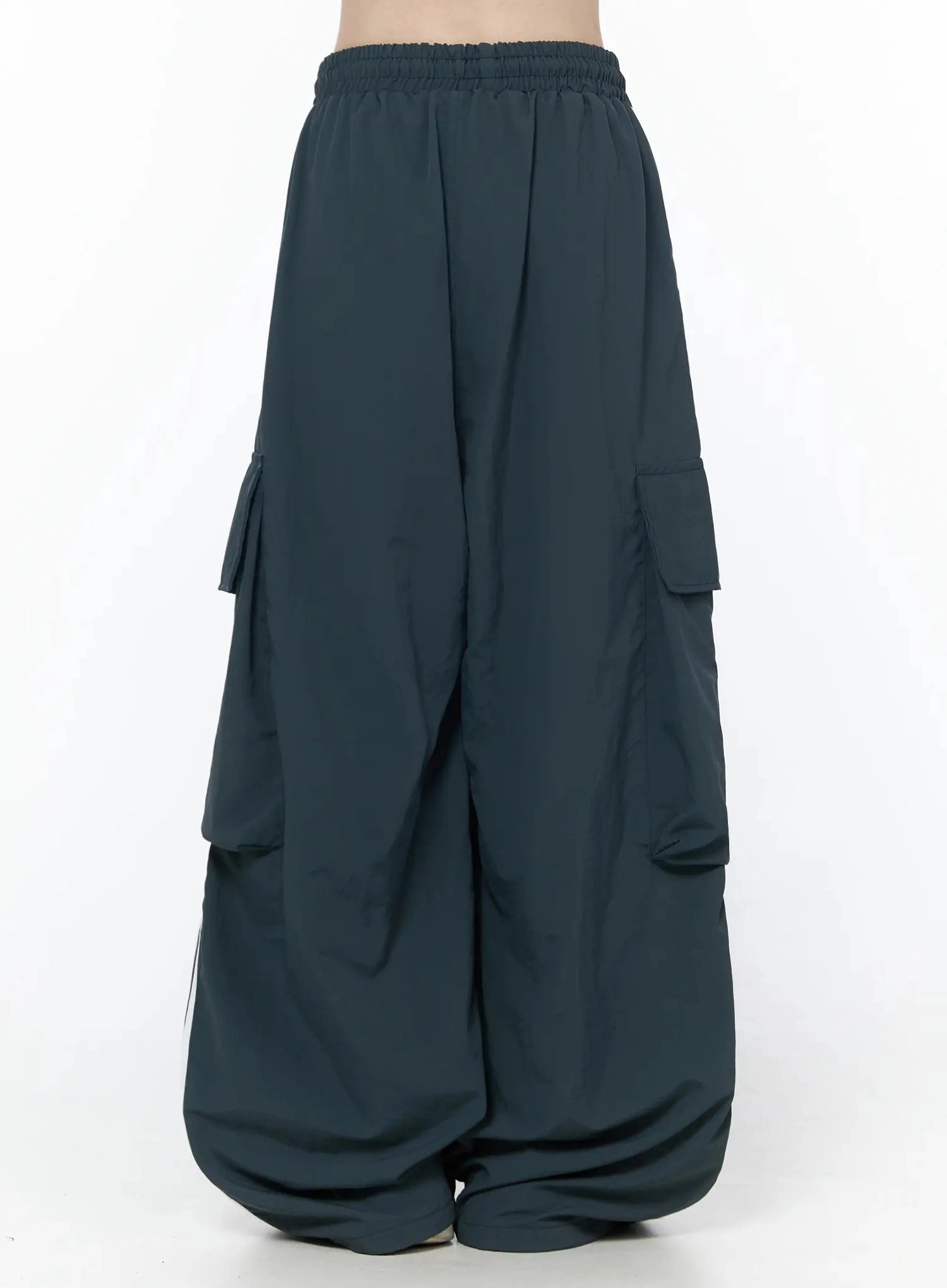 nylon-cargo-track-pants-iu512