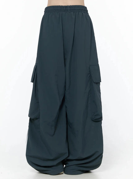 nylon-cargo-track-pants-iu512