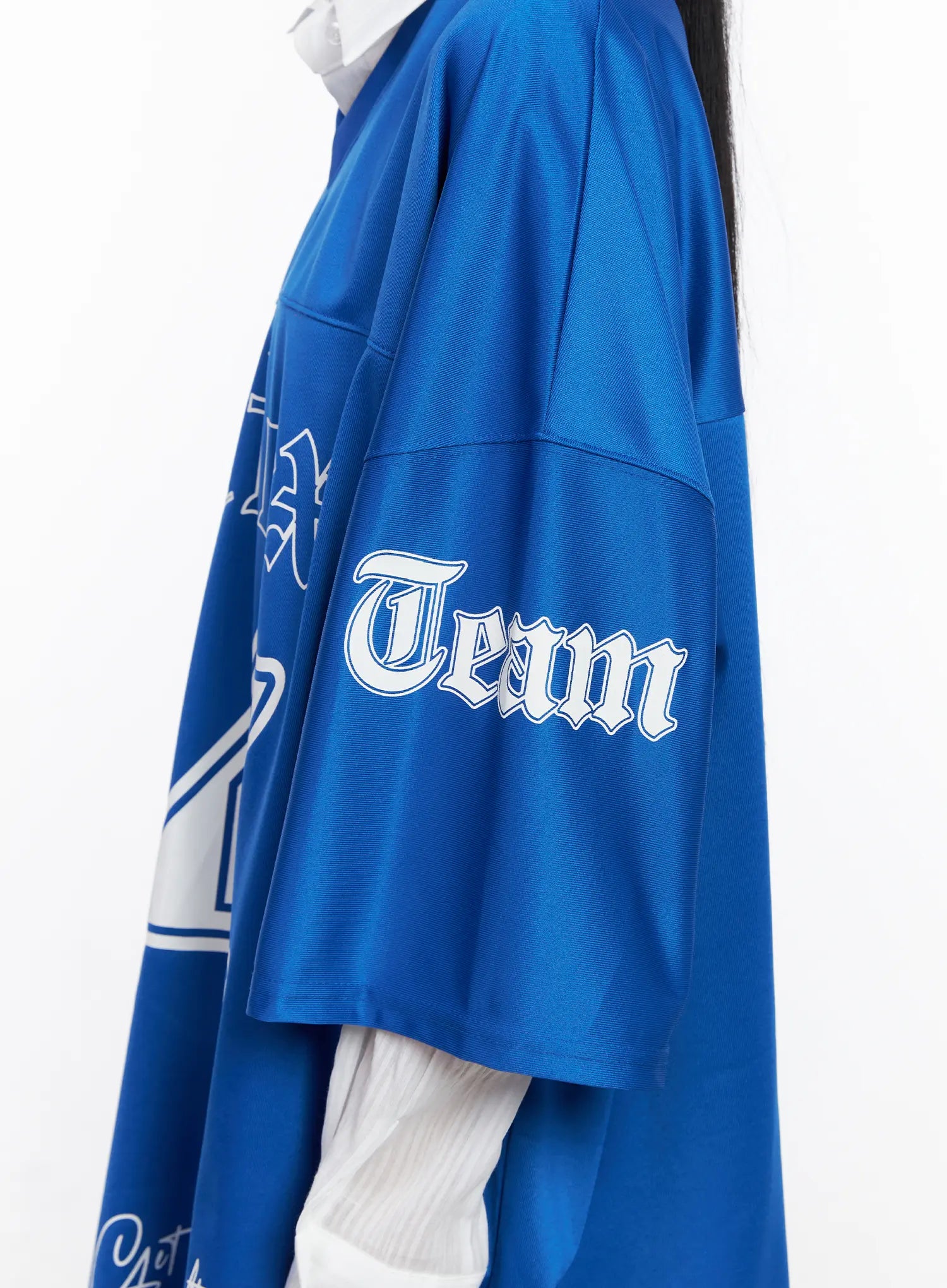 oversized-v-neck-graphic-tee-cl529