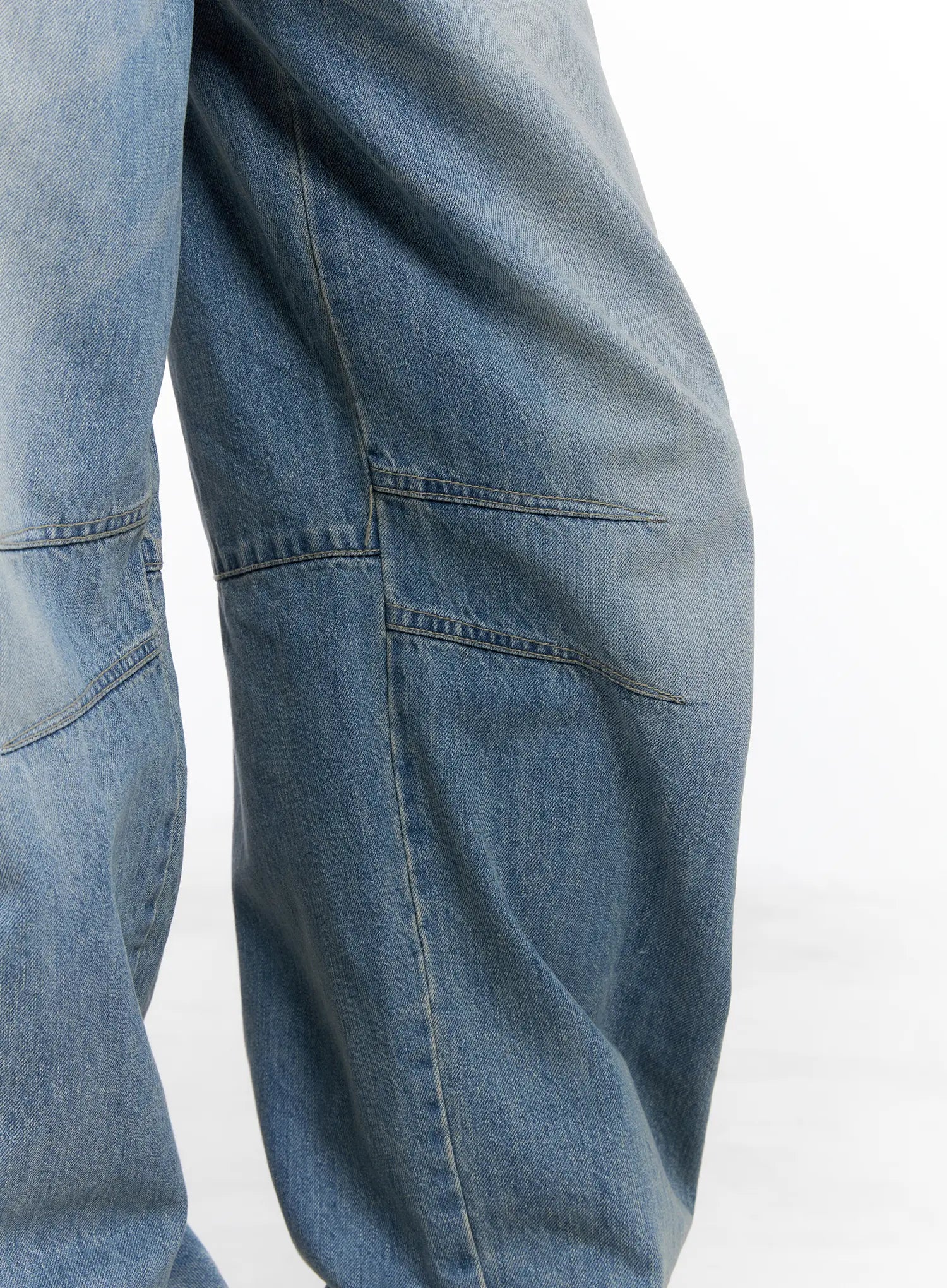 Dakota Relaxed Fit Vintage Wash Jeans CS511 in blue, macro detail close-up of knee panel, showing layered stitch seams, bar-tack reinforcements, and washed cotton denim texture on wide-leg silhouette.