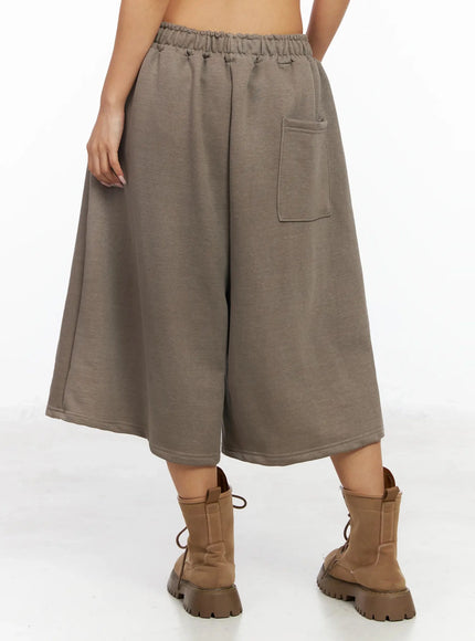 relaxed-bermuda-sweat-shorts-ia527