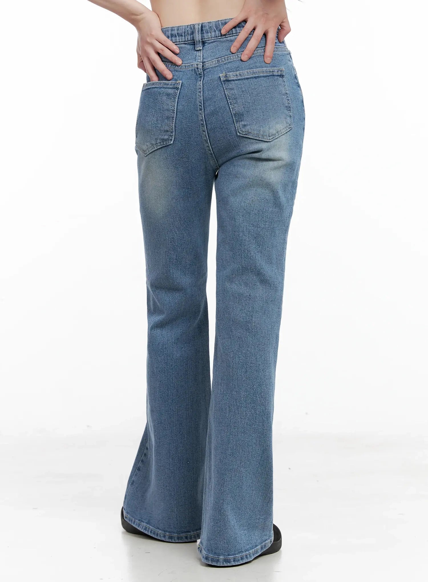 Hikaru High-Waist Flare Jeans IL531 in blue, back close-up on model, dual patch pockets with stitching detail, high-waist banded back, washed blue flare denim.