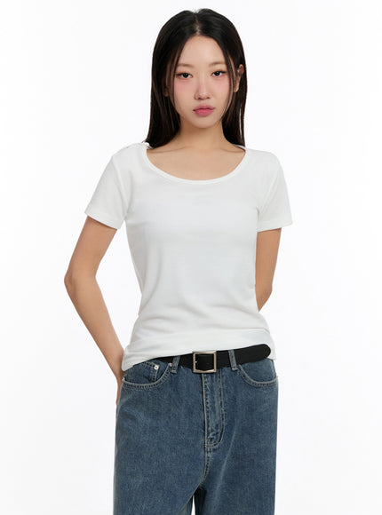 slim-fit-buttoned-u-neck-top-iu509