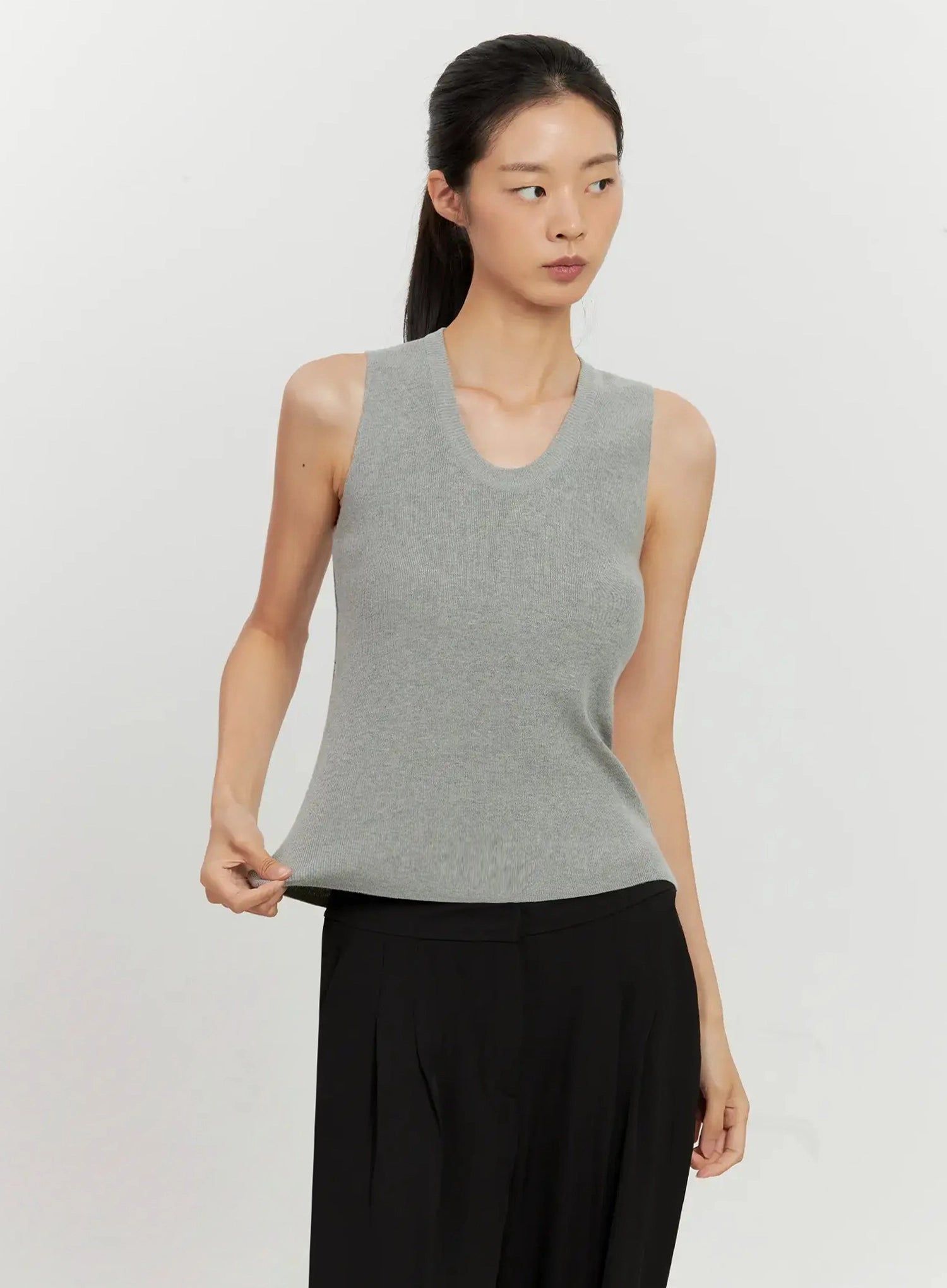 u-neck-knit-tank-il528