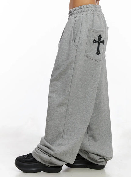 studded-cross-baggy-sweatpants-iy501