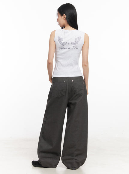 slim-fit-sleeveless-star-graphic-top-iy516