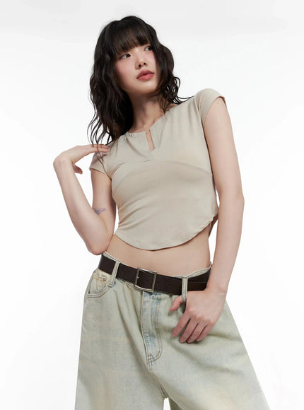 minimalist-v-neck-crop-top-il531