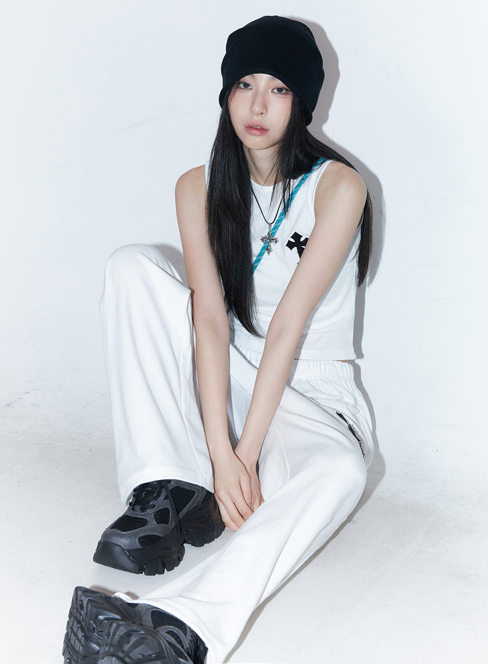 patched-chic-sleeveless-top-iy516