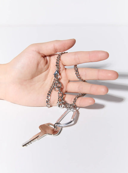 stylish-keychain-with-carabiner-is516