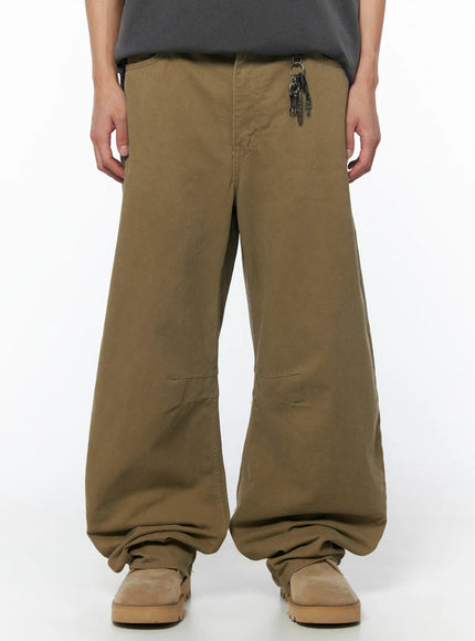 mens-wide-cargo-pants-and-keychain-set-dark-beige-iu510 / Dark beige