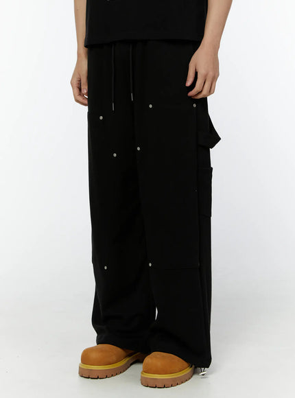 mens-relaxed-fit-cargo-sweatpants-black-iu508