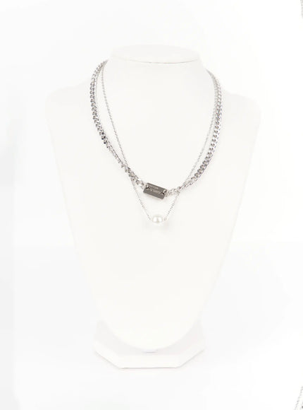 layered-chain-pearl-necklace