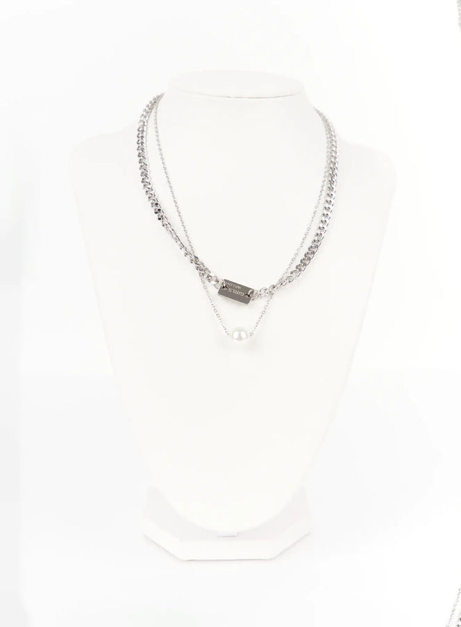 layered-chain-pearl-necklace