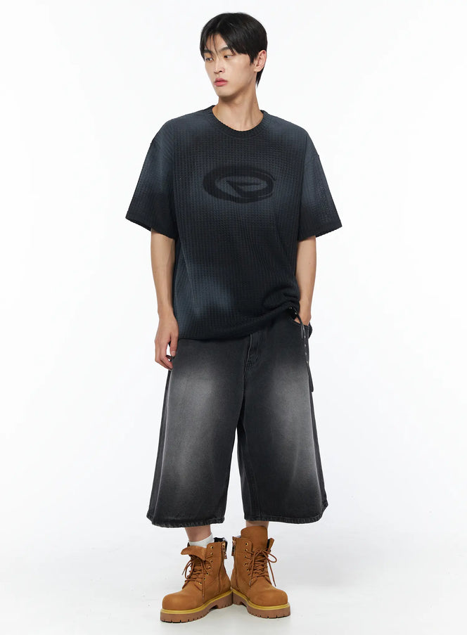 mens-embossed-graphic-tee-iu510 / Black