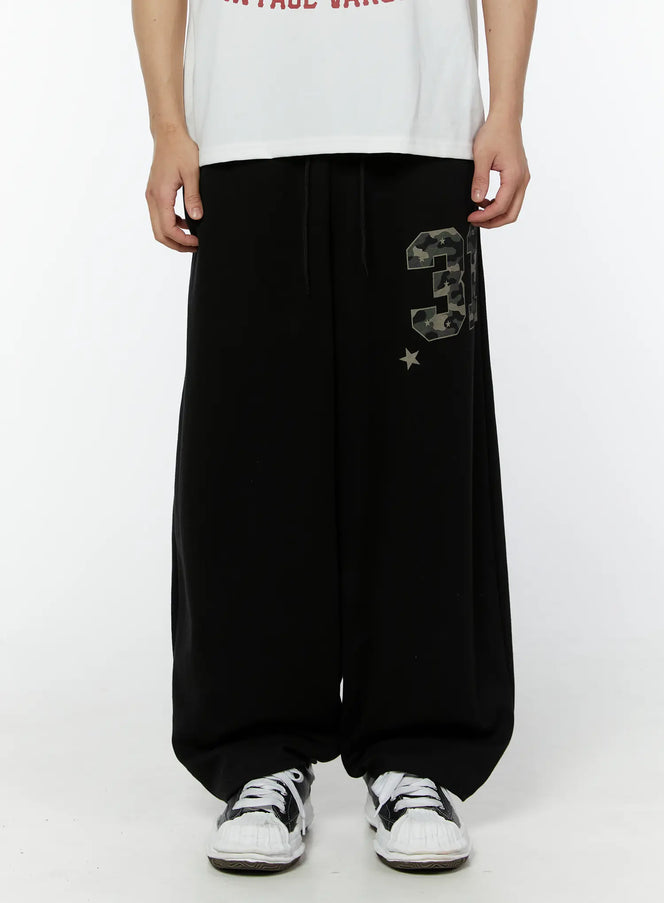 mens-camouflage-graphic-sweatpants-black-iu508