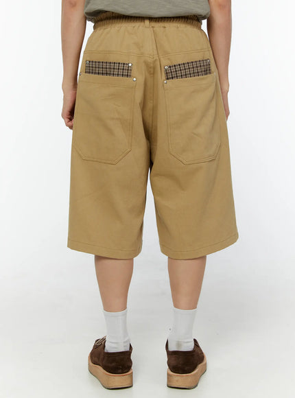 mens-plaid-pocket-bermuda-shorts-beige-iu518