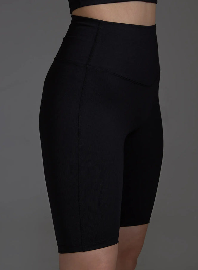 high-waist-biker-shorts-black-io517