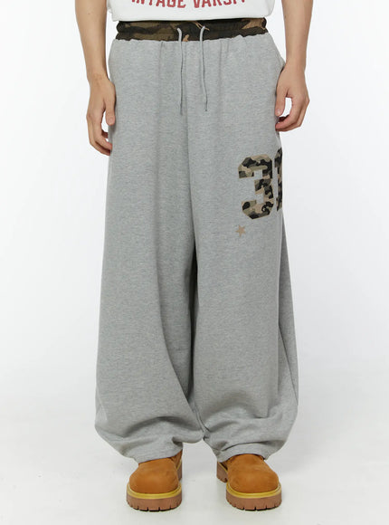 mens-camouflage-graphic-sweatpants-gray-iu508