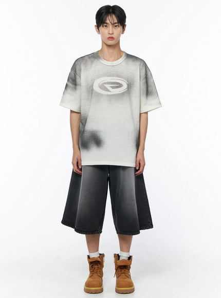 mens-embossed-graphic-tee-iu510