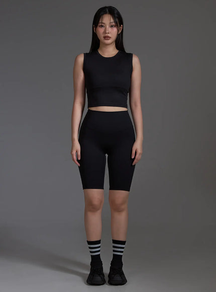 slim-fit-cropped-sleeveless-top-black-io517