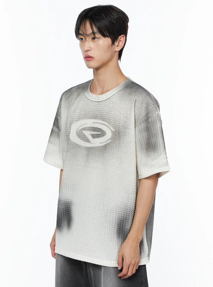 mens-embossed-graphic-tee-iu510