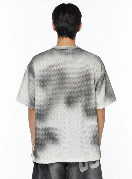 mens-embossed-graphic-tee-iu510