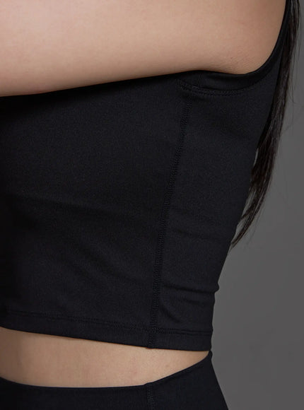 slim-fit-cropped-sleeveless-top-black-io517