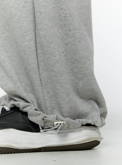 mens-relaxed-fit-cargo-sweatpants-gray-iu508