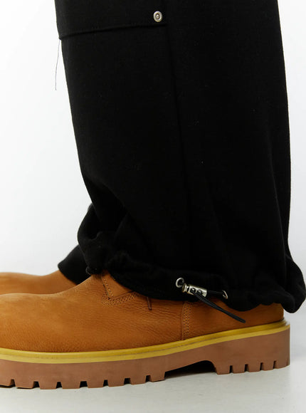 mens-relaxed-fit-cargo-sweatpants-black-iu508