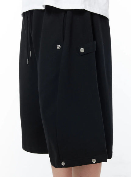 mens-black-sweat-shorts-iy519