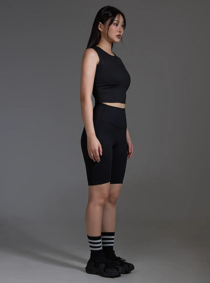 slim-fit-cropped-sleeveless-top-black-io517