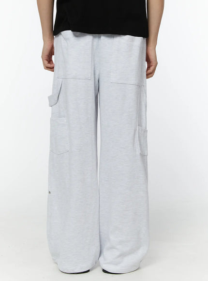 mens-relaxed-fit-cargo-sweatpants-light-gray-iu508