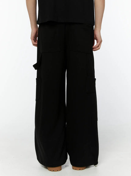 mens-relaxed-fit-cargo-sweatpants-black-iu508